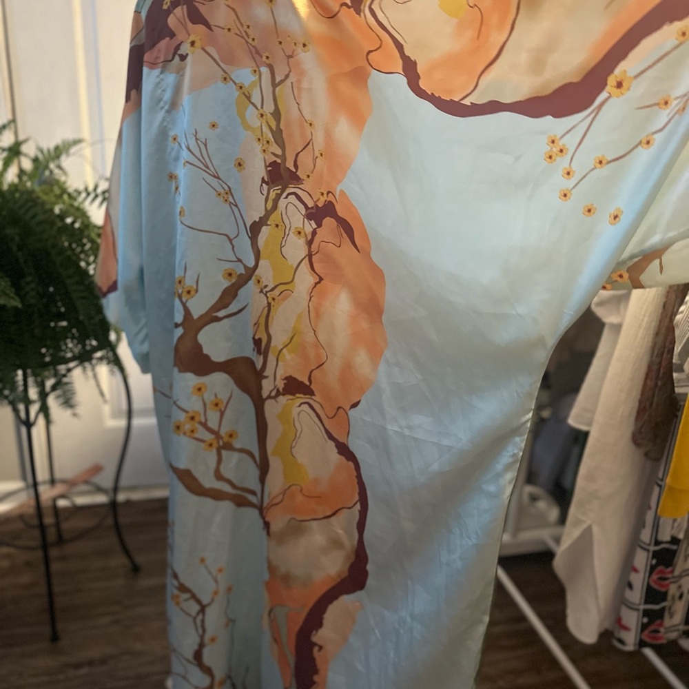 Elegant Floral Cape - Green and Orange - Picture 3 of 4